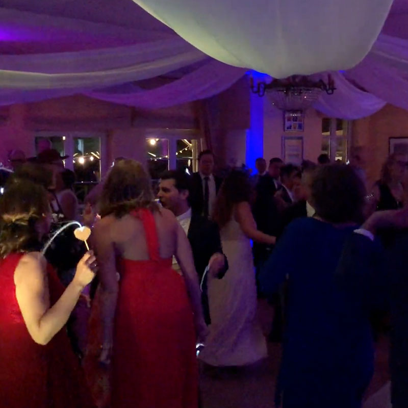 Musik für alle Generationen - DJ MAIKI | Berlin Hochzeits - Dj sorgt für gute Stimmung bei Gäste aller Altersklassen in Potsdam